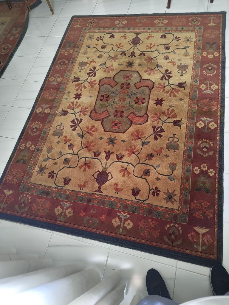 Vendo duas carpetes em excelente estado de conservação