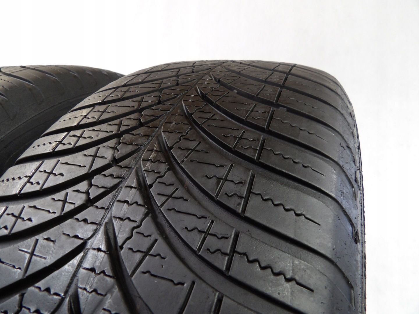 2X opony 225/60R18 GOODYEAR VECTOR 4SEASONS GEN-3 SUV