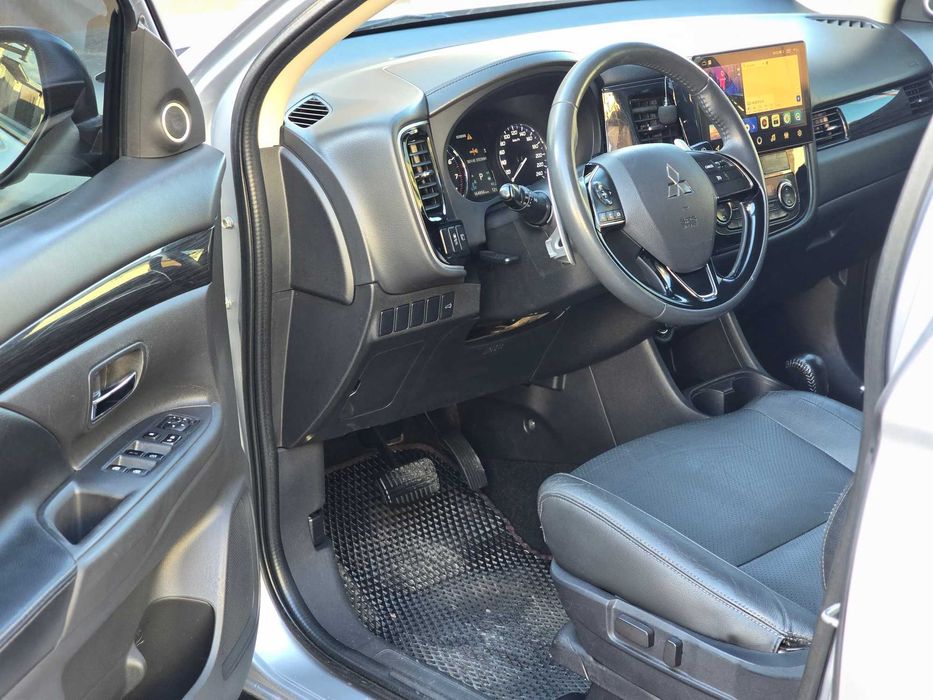Продам свой Mitsubishi Outlander 2.4л ( ОФИЦИАЛ,  МАКС. КОМПЛЕКТАЦИЯ )