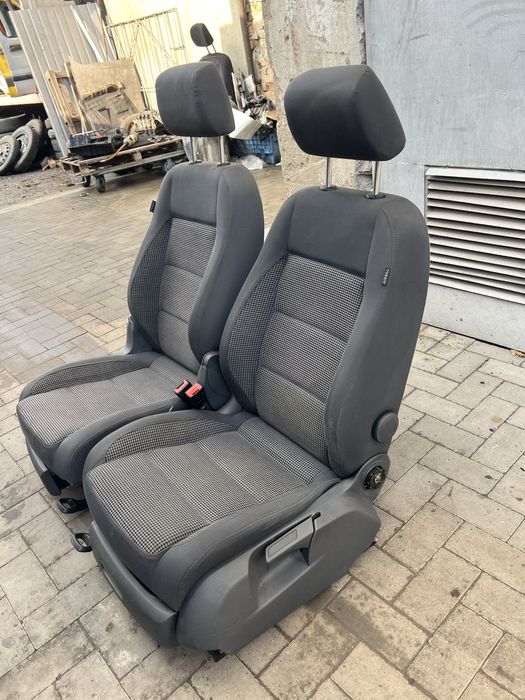 Продам сиденья на фольцваген тоуран идеал состаяние
