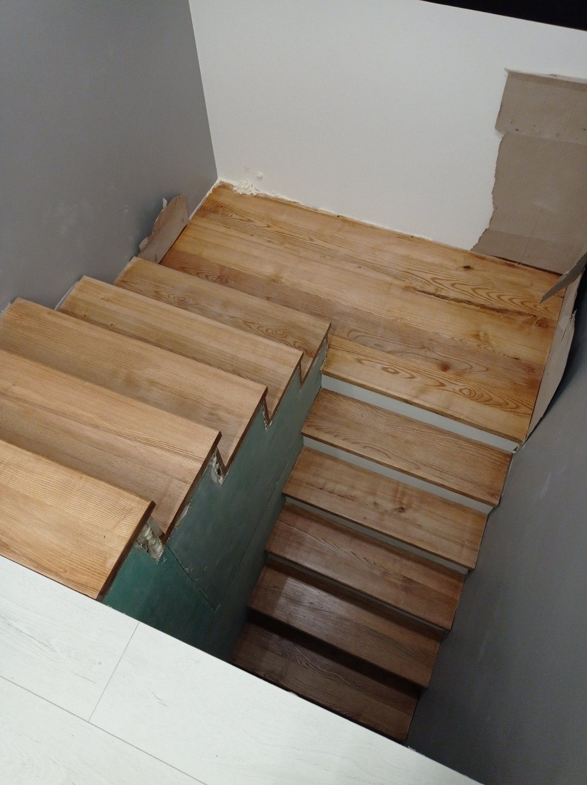 Изготовление и монтаж деревяных лестниц в короткий срок