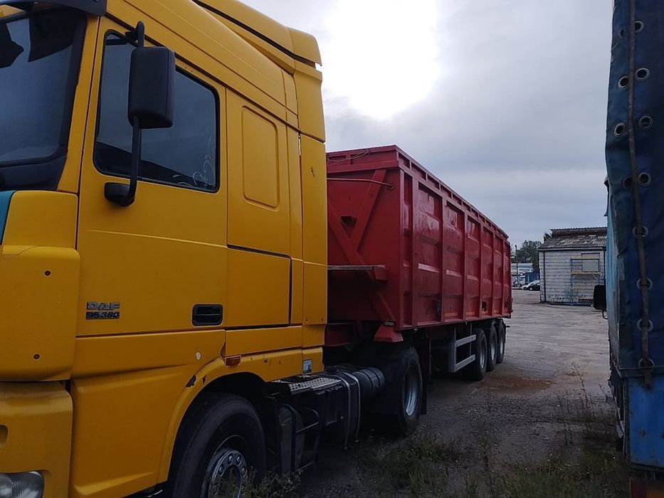 Даф з полуприцепом зерновозом