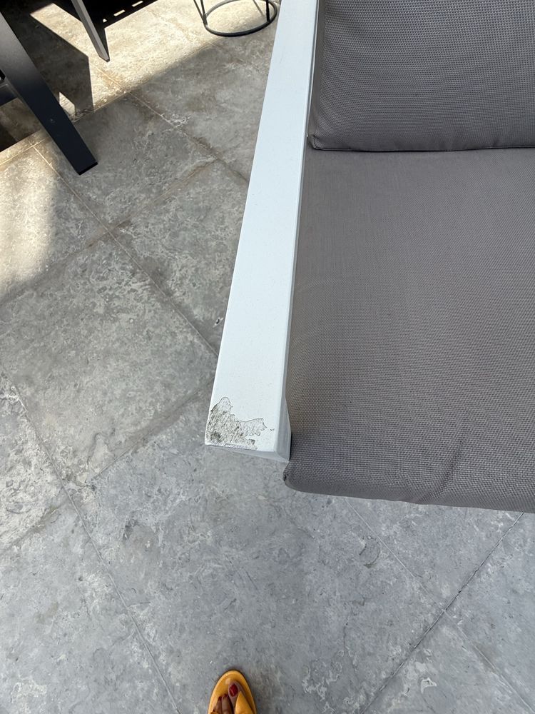 Conjunto de móveis de jardim com 1 sofá de 2 lugares e dois cafeirões