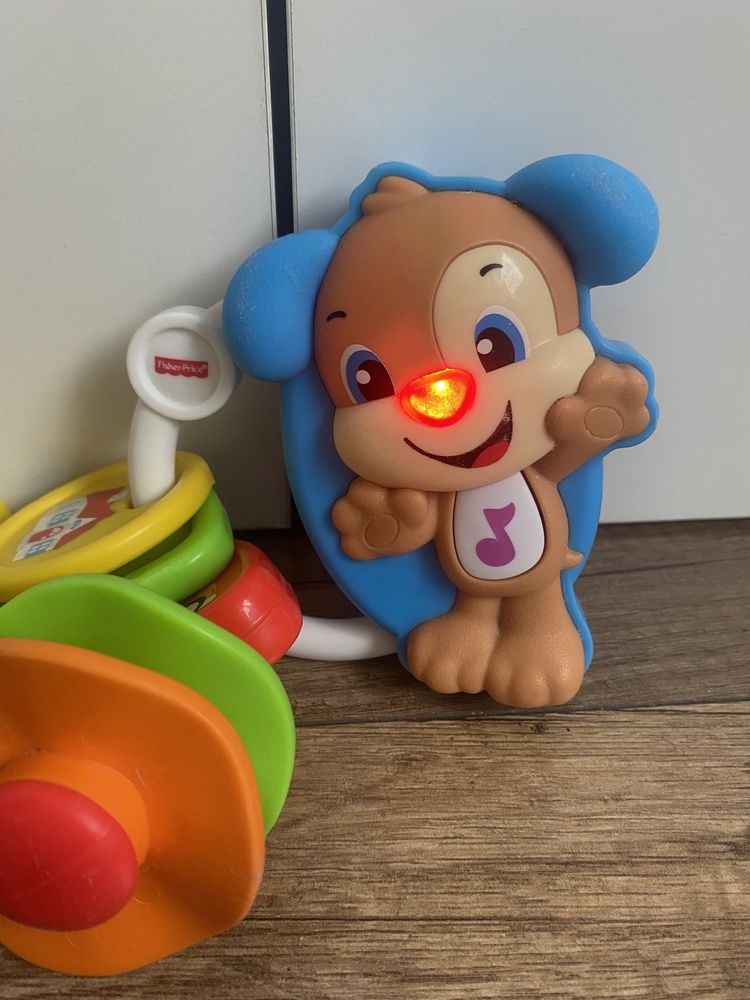 Zabawki niemowlece zawieszki piesek fisher price