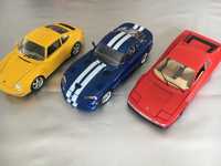 Conjunto de 3 miniaturas Burago escala 1:18 Dodge Ferrari Porsche