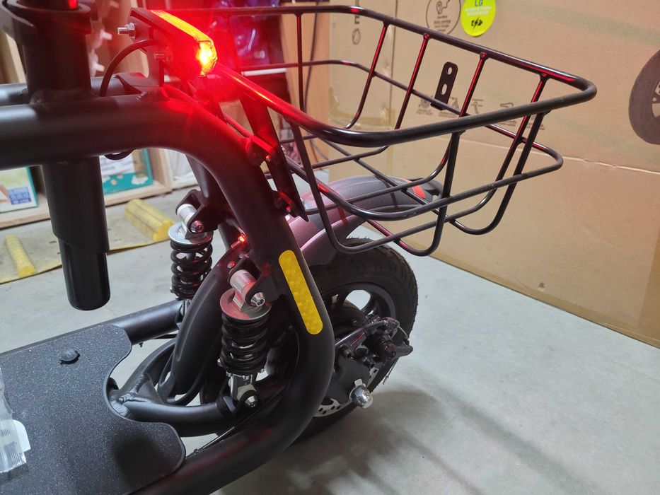 Hulajnoga elektryczna z siedziskiem skuter el. Manta 12'' MES1202H