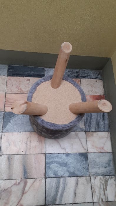 Casota de gato elevada madeira