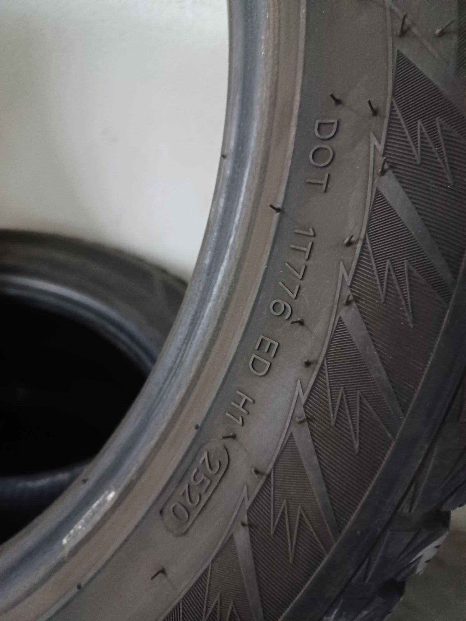 Pneus Hankook 225/55R19 99T