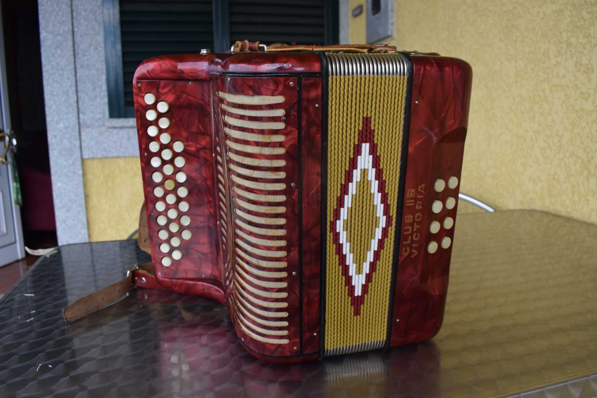 Hohner Club IIb Victoria 2 voz Fa La Re