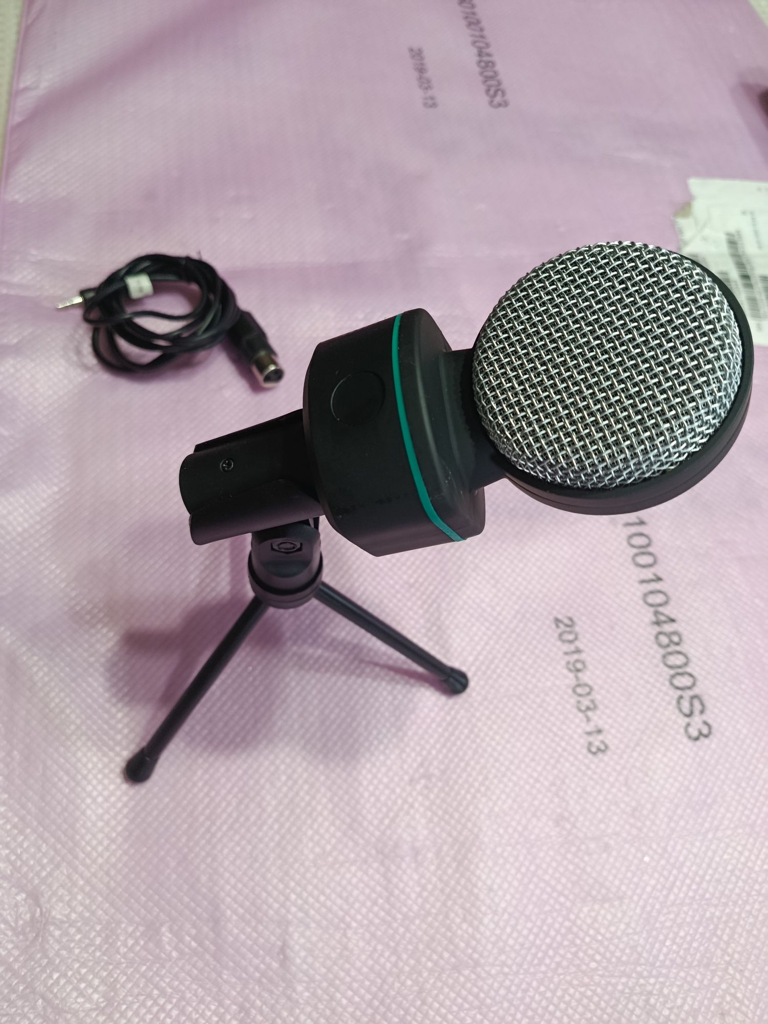 Студійний мікрофон + штатив AUKEY