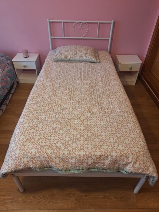Cama solteira de menina (Nova) 2metro por 90 centímetros