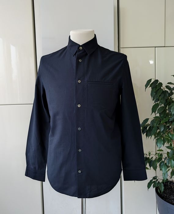 Cos чоловіча поплінова сорочка в темно синьому кольорі eu 38