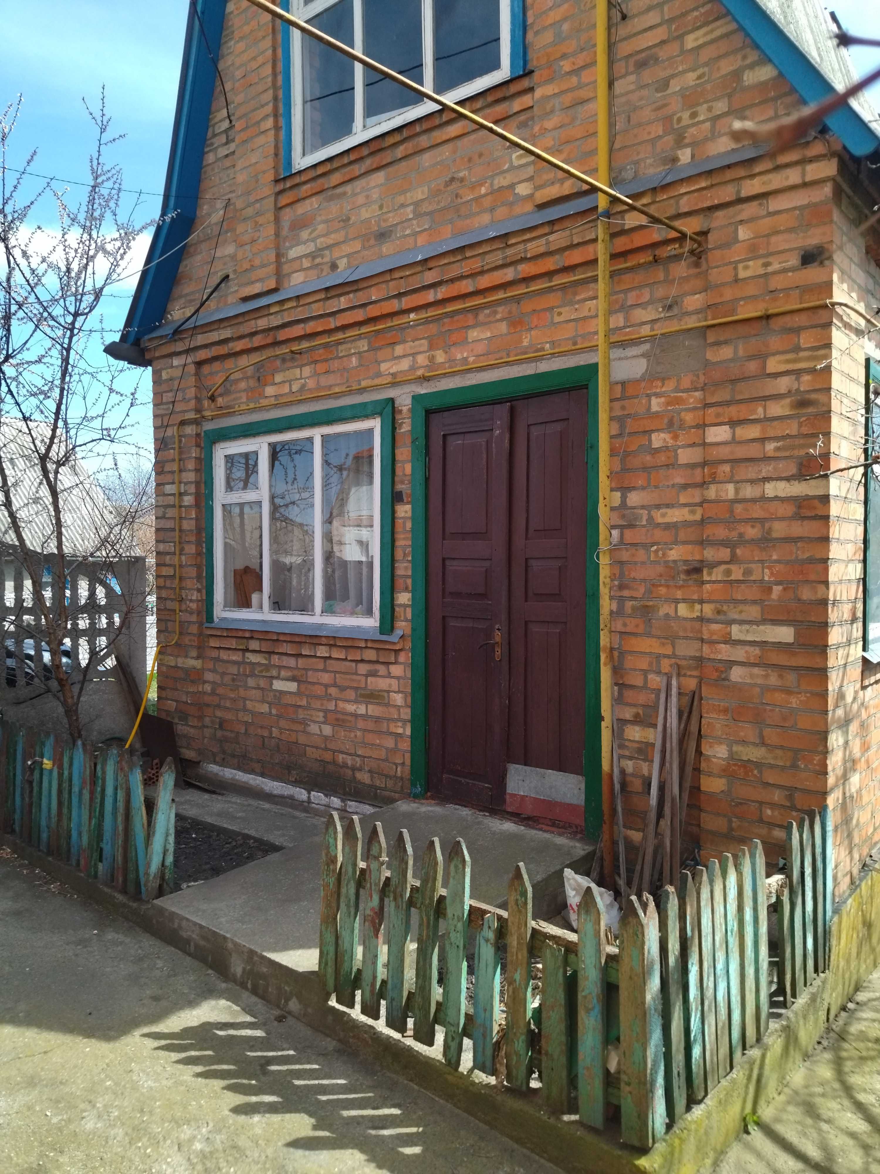 Продаж частини будинку два поверхи