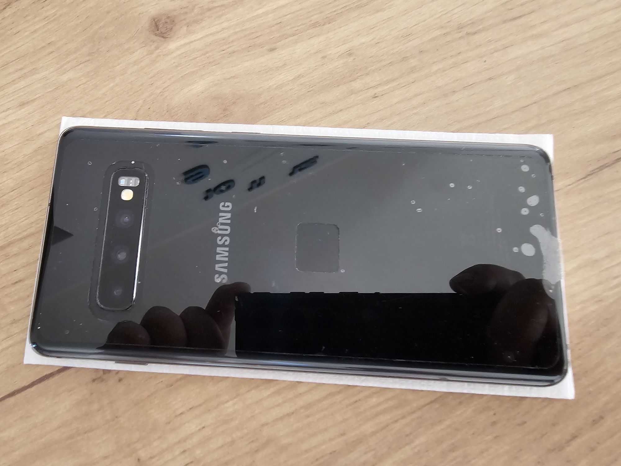 Samsung S10+ 8GB/128GB + szkło+ 2xetui