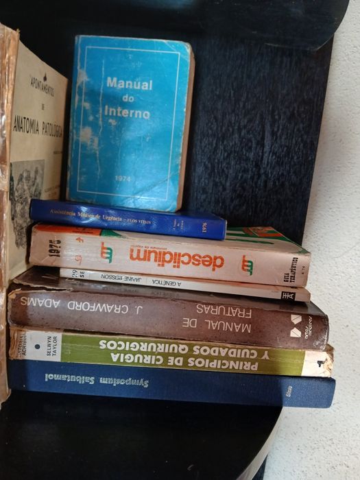 Varios livros antigos de medicina