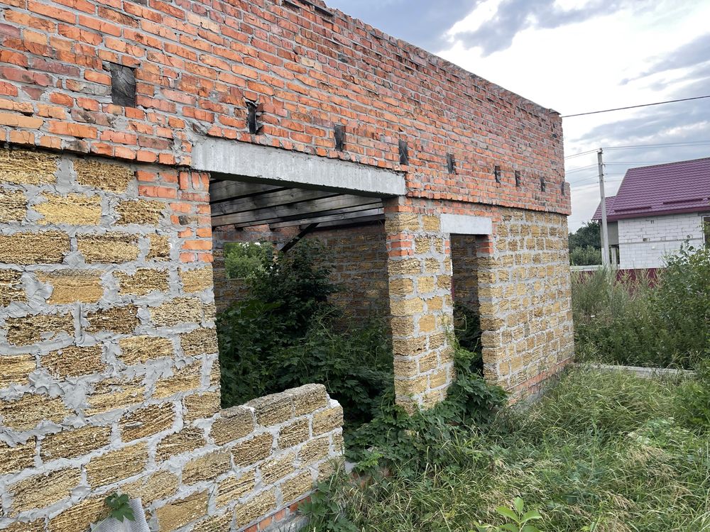 Продається участок з недобудовою