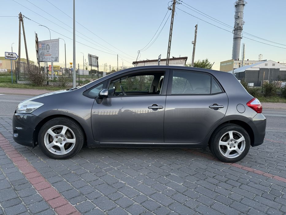 Toyota auris 2010r 1.6 benzyna, niski przebieg