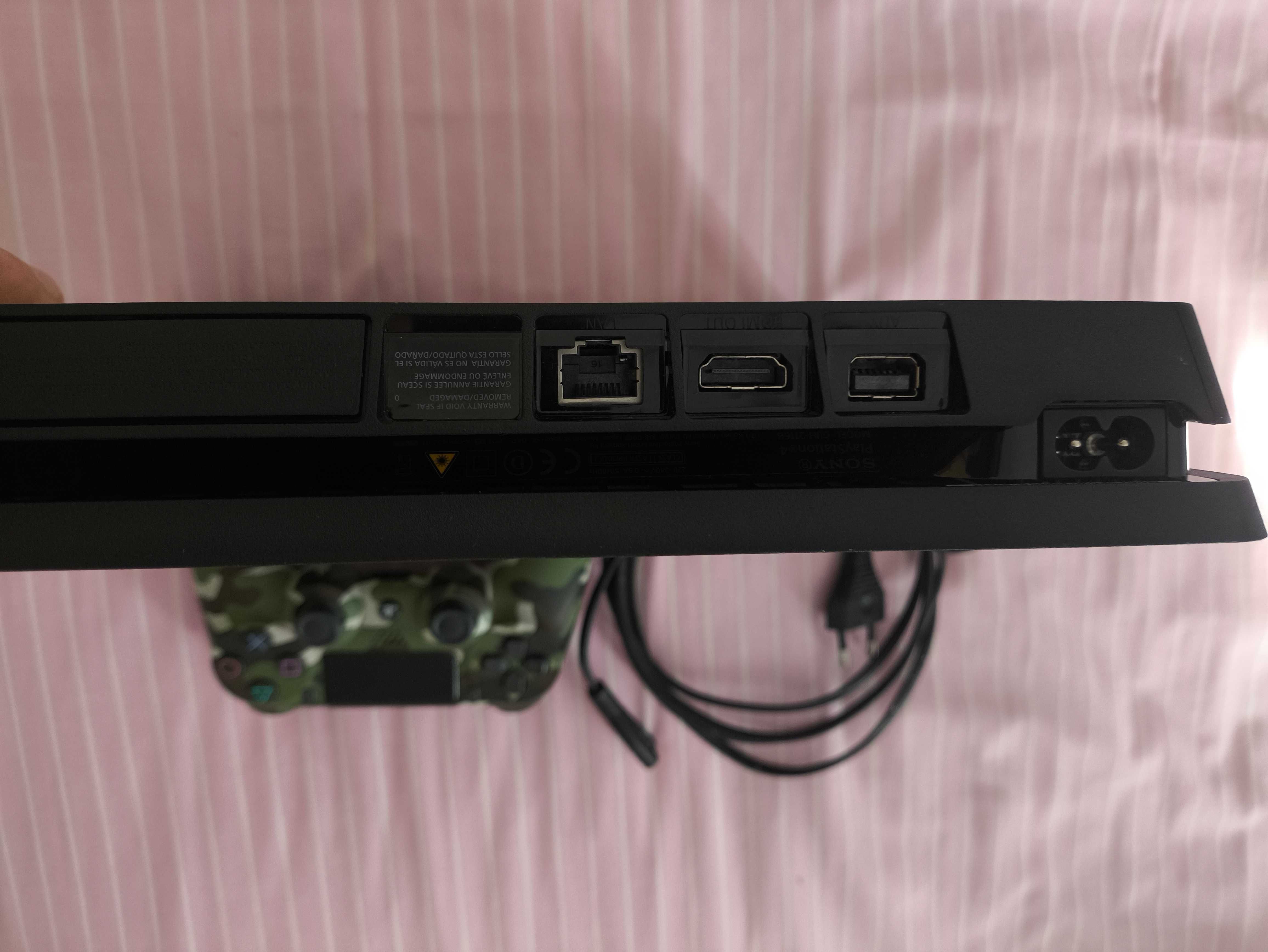 PS4 slim como nova