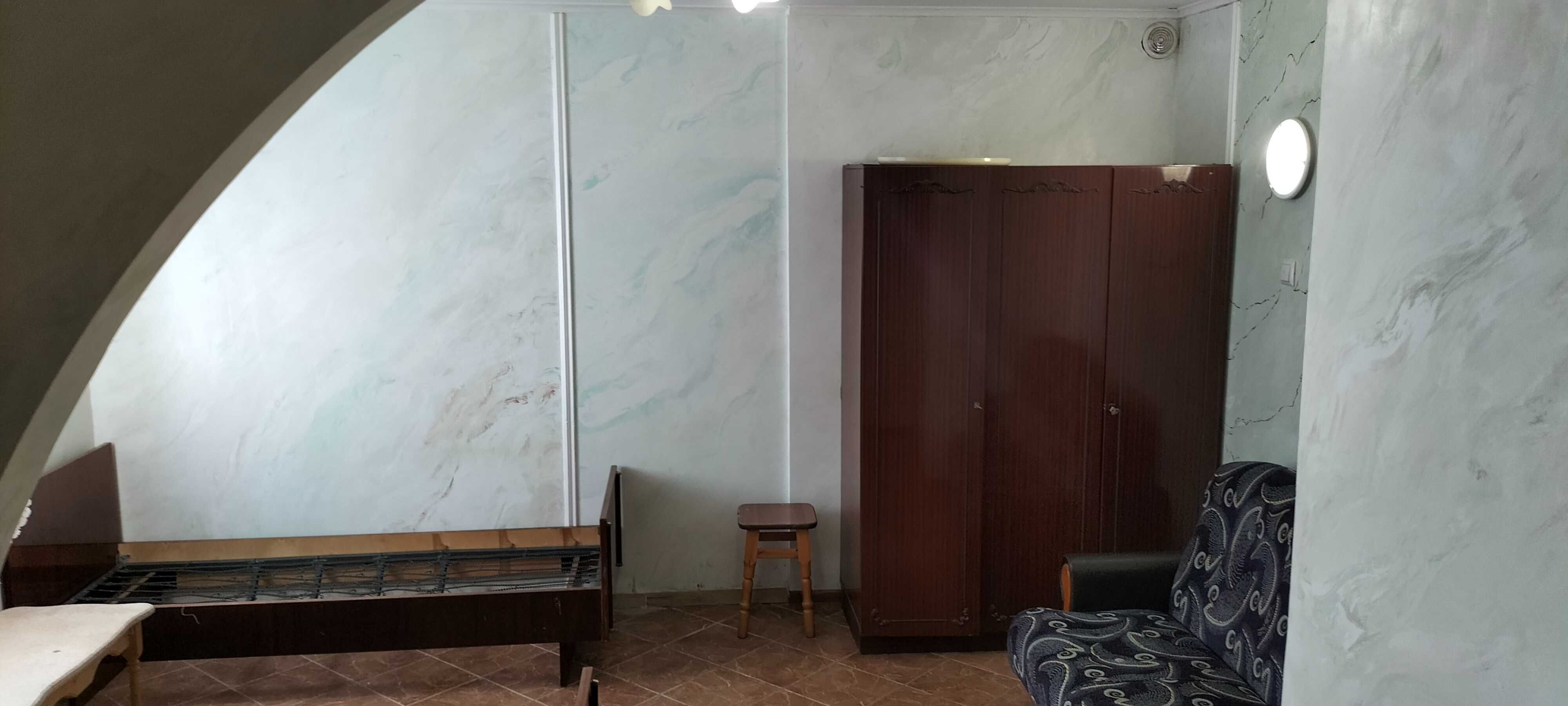 Однокімнатна квартира на довгострокову аренду у центрі села Гатне
