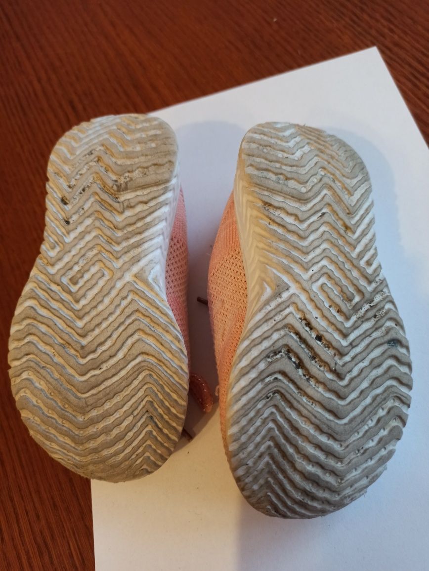 Buty dla dziewczynki rozmiar 26, kapcie 25
