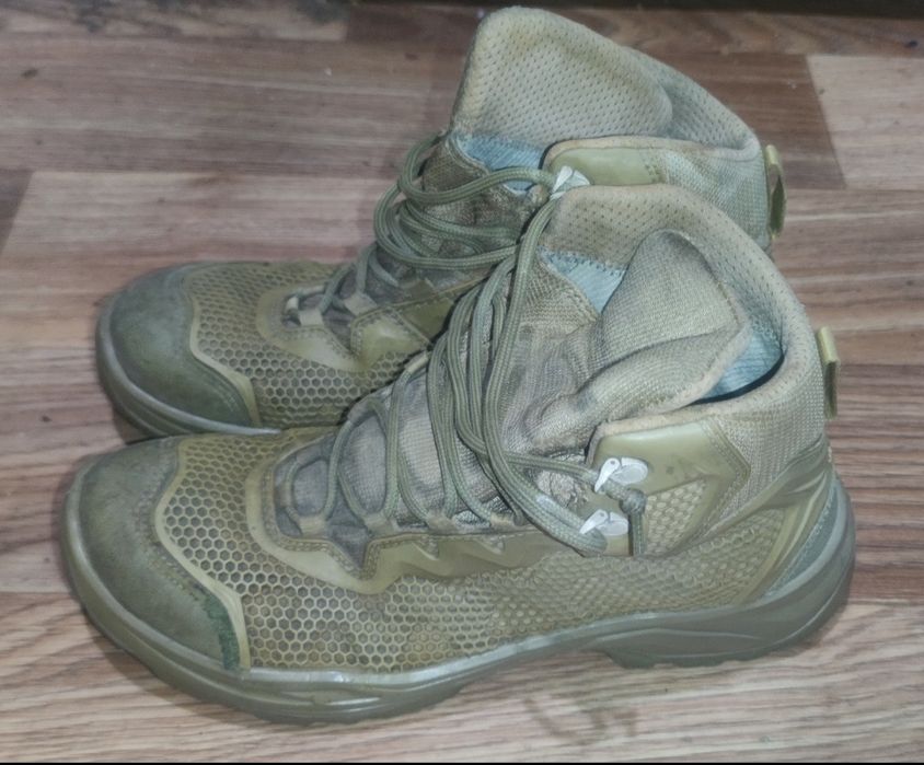 Продаються чоловічі ботинки