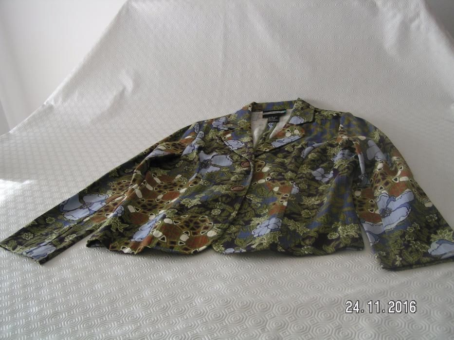 Casaco de Senhora estampado em cores muito bonitas