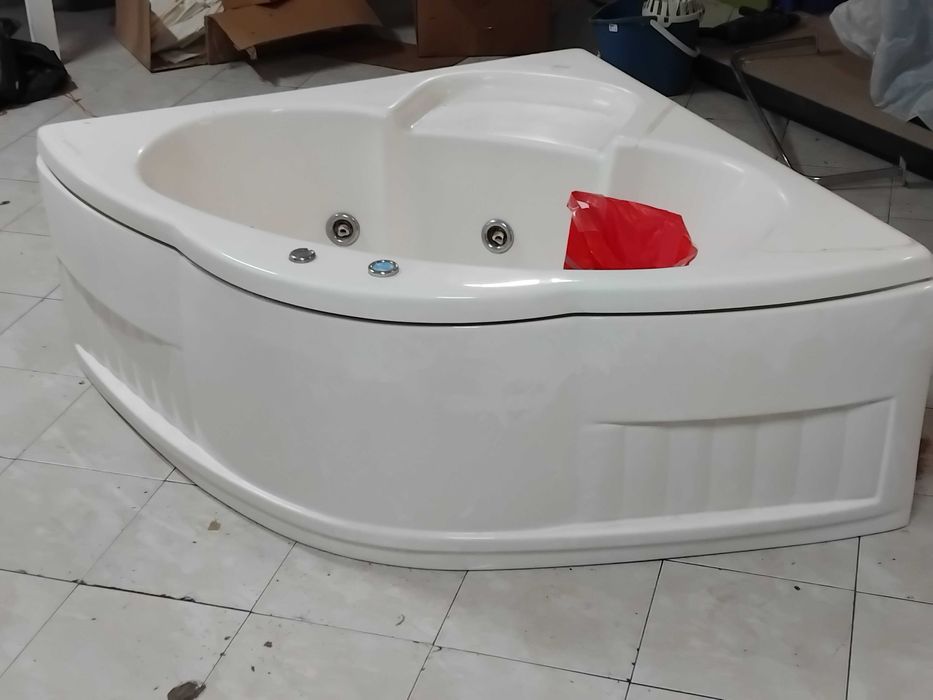 Banheira de hidromassagem de canto