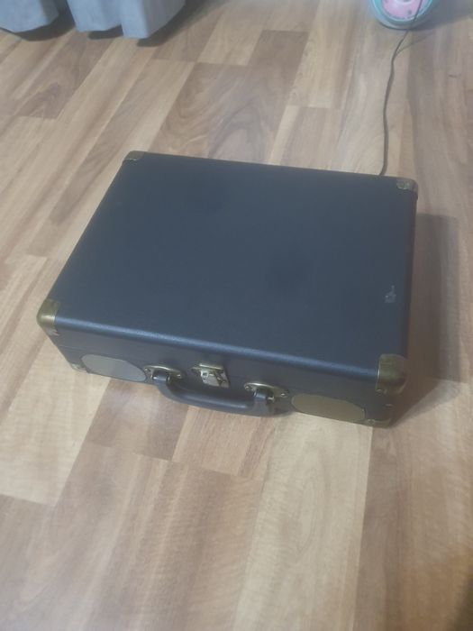 Winylowy gramofon 3-biegowy, 33/45/78 obr./min w stylu walizki z Bluet