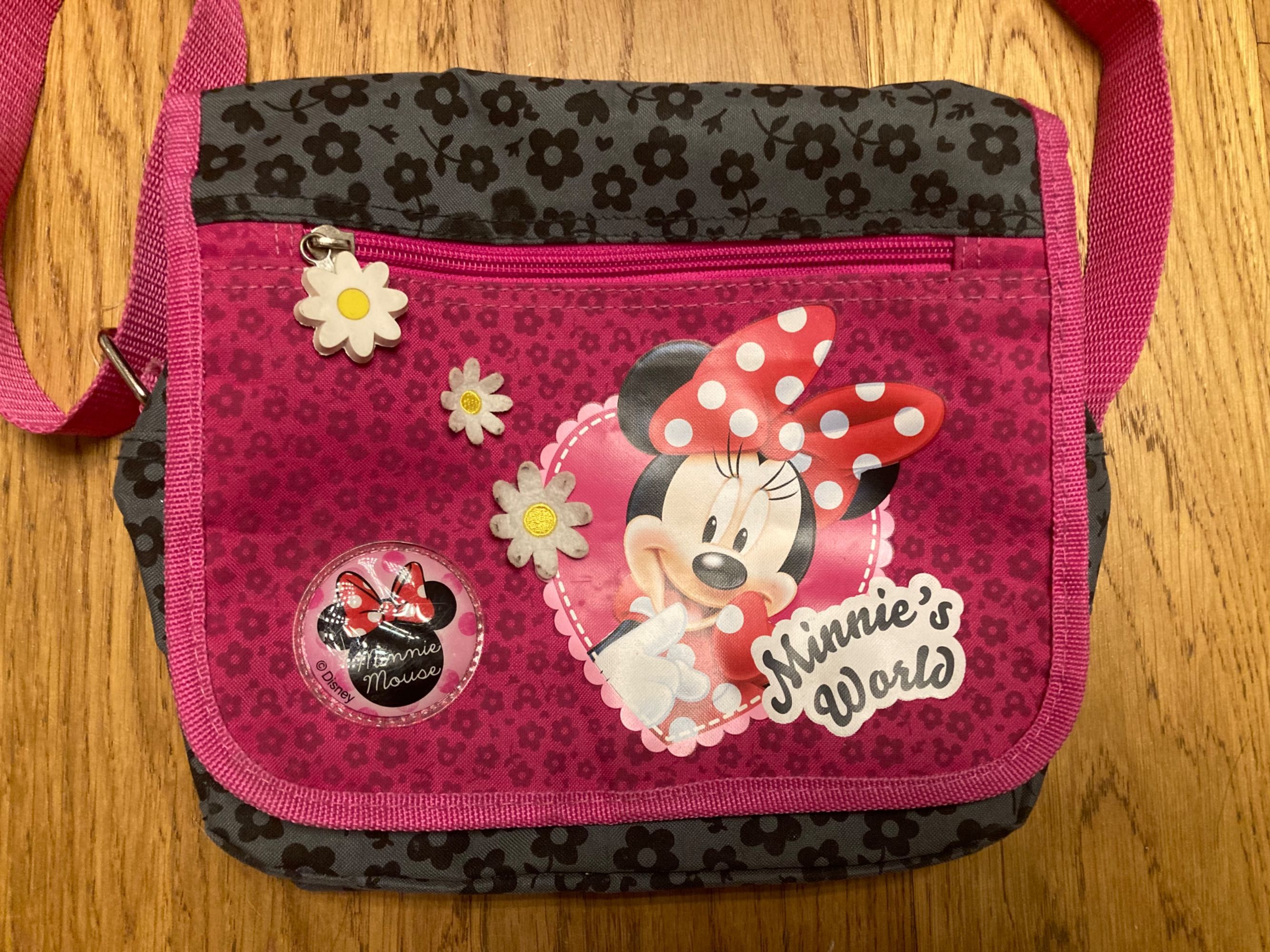 Torebka Disney Minnie’s world 
Na ramię Pasek regulowany