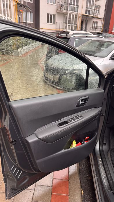 Peugeot 3008 2014 року