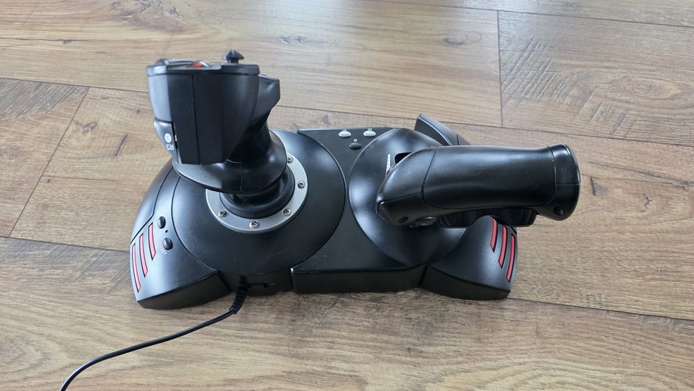 Joystick  Thrustmaster T.Flight Hotas X