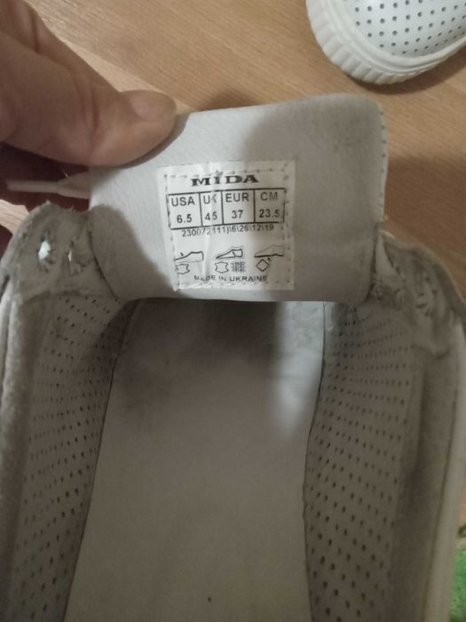 Білі шкіряні кеди Mida