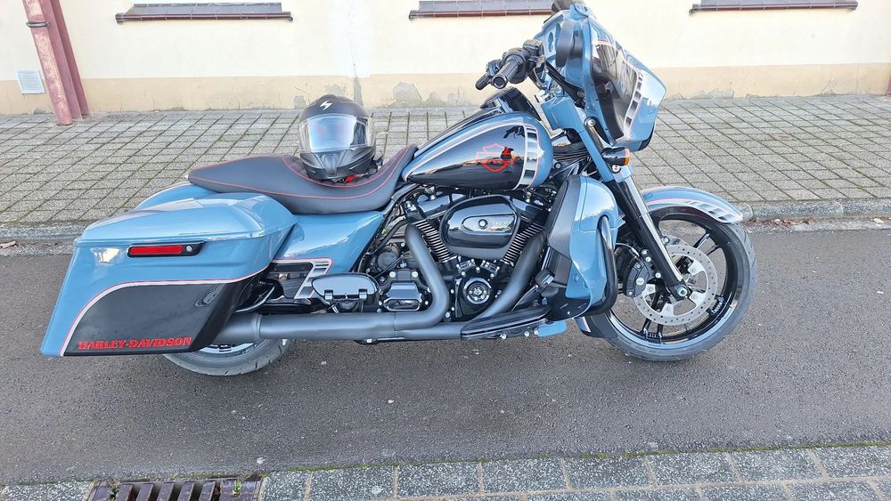 Harley-Davidson Street  FLHX