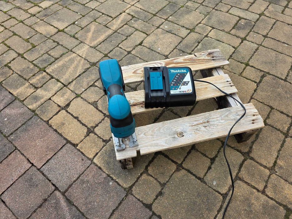 wyrzynarka MAKITA DJV181 z regulacją + aku + ładowarka