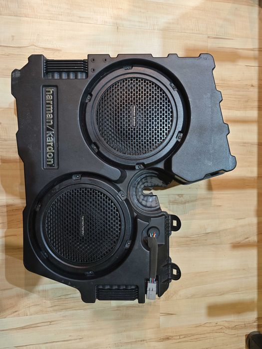 Dodge Challenger HARMAN KARDON głośniki wzmacniacz subwoofer