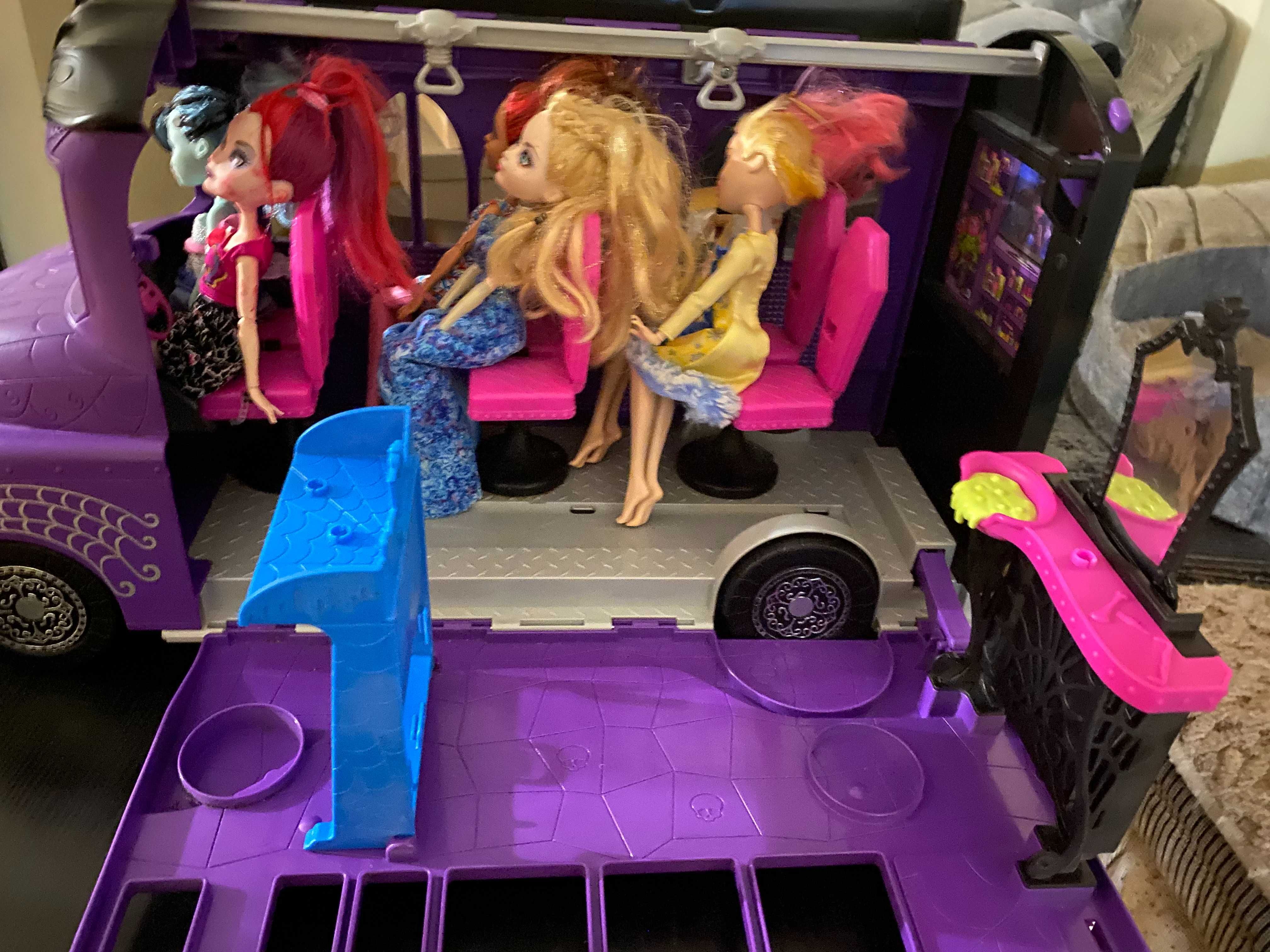 Игровой набор Школьный автобус салон Монстр Хай Monster High FCV63
