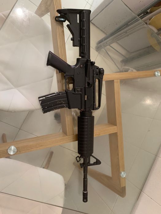 Arma airsoft (contém avaria)