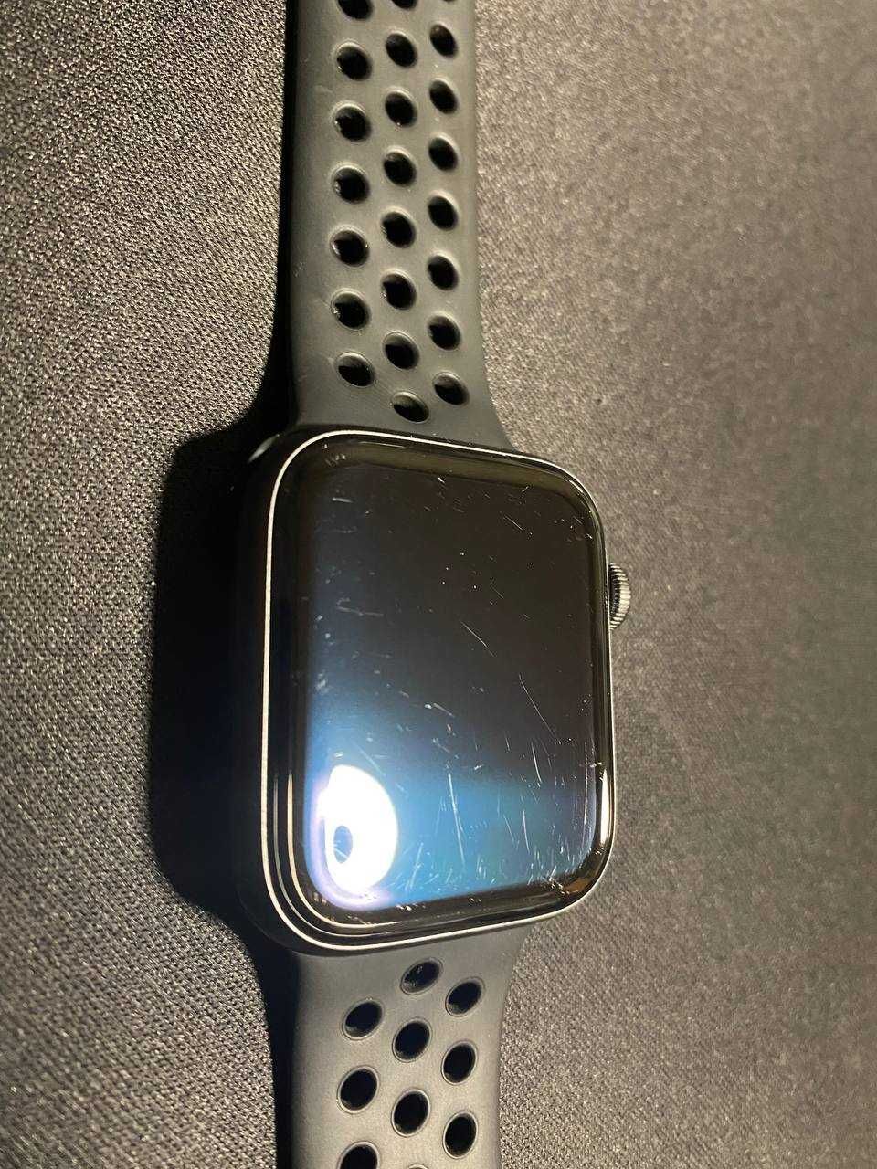 Смарт-часы Apple Watch SE Nike GPS 44mm Space Gray