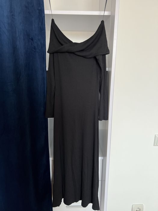 Чорне плаття по фігурі - Reserved (36- s)