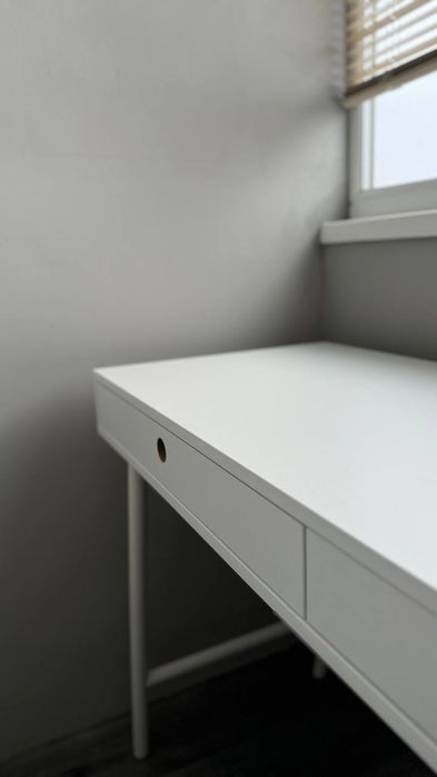 Стол компьютерный белый 2 ящика парта