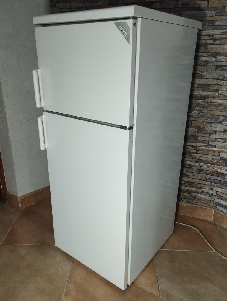 Холодильник з морозилкою Quelle