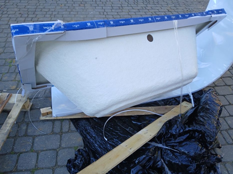 Nowa wanna Besco Avita 150x75 prawa