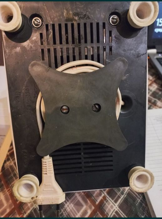 Підставка для корпусу м'ясорубки Ельво.
Нова.Купили,але не знадобилася