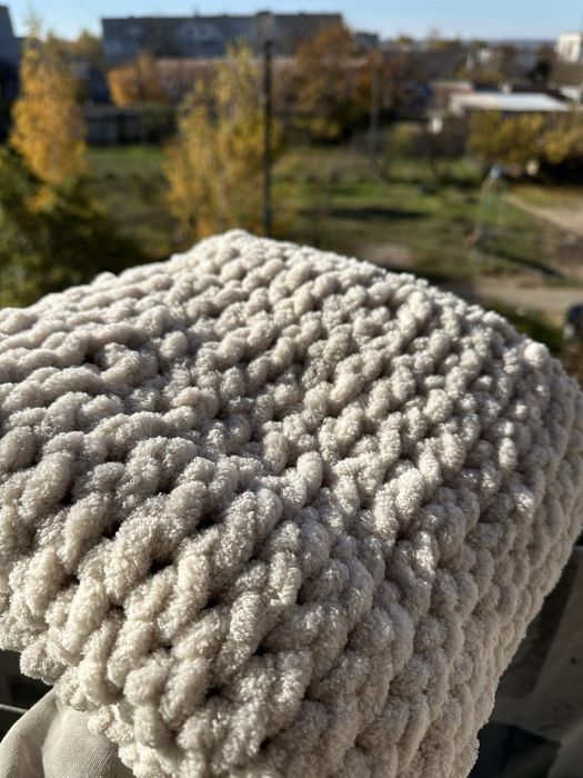 Плюшевий плед ручної роботи в молочному кольорі-тепло, ніжність