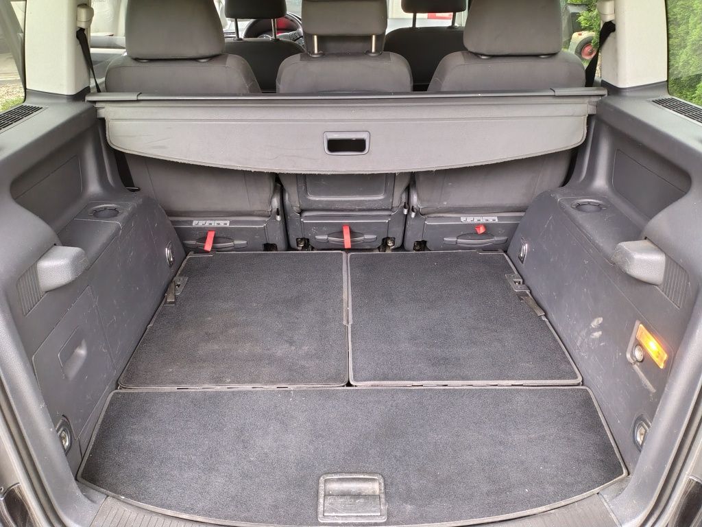 VW Touran polift bogata wersja 7 osób