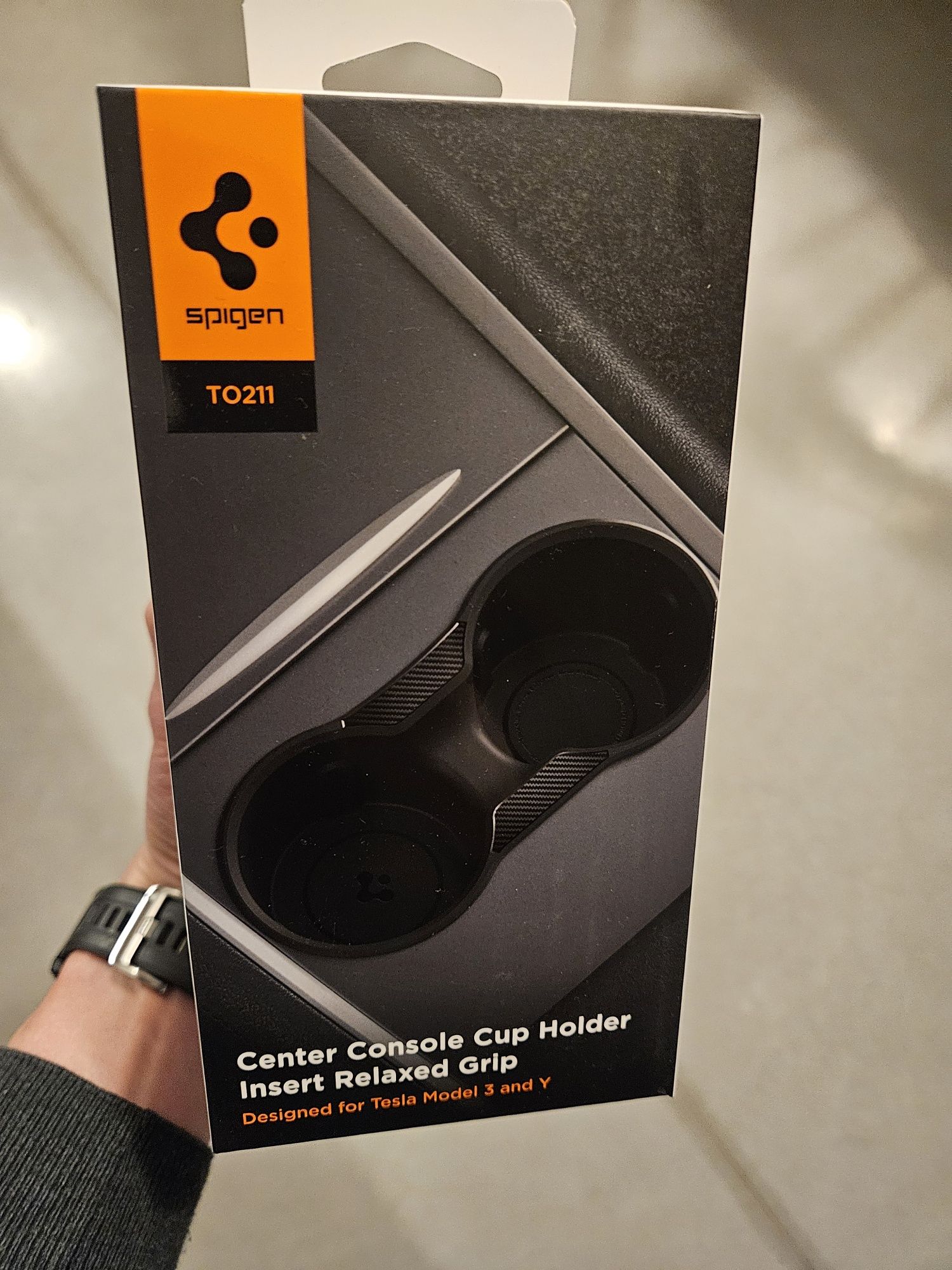 Wkładka do cupholder'a Spigen Console Cup Holder do Tesla Model 3/Y