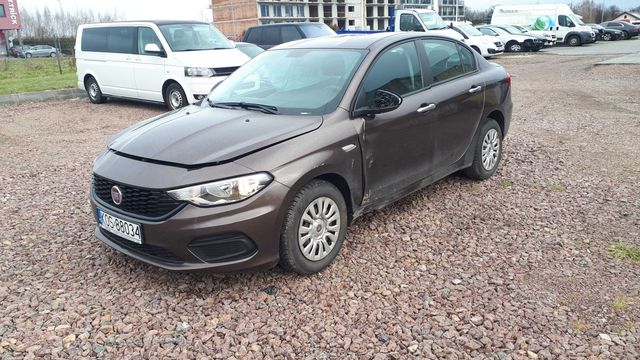 Uszkodzony Fiat Tipo