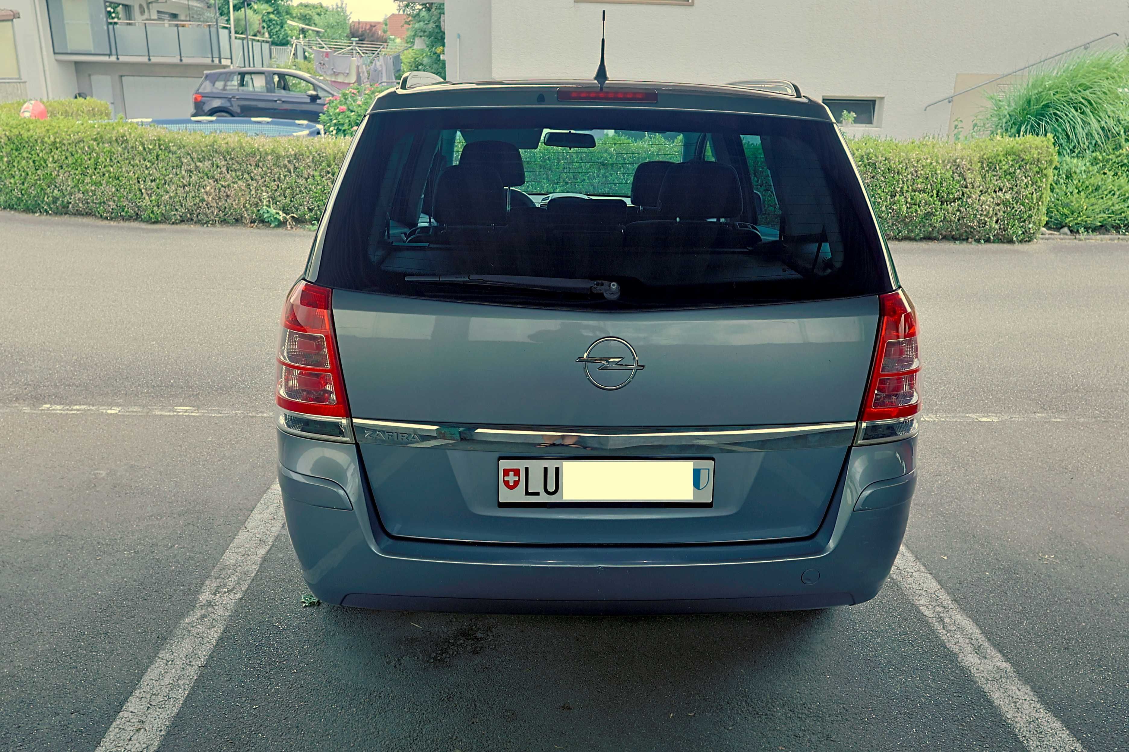 Sprzedam Opel Zafira B 1.8 Benzyna – Auto gotowe do jazdy!
