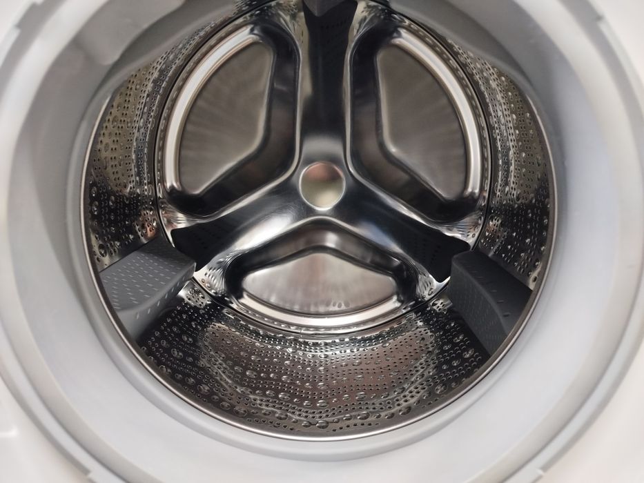 Пральна машина фірми Siemens, модель WM14Q461BY