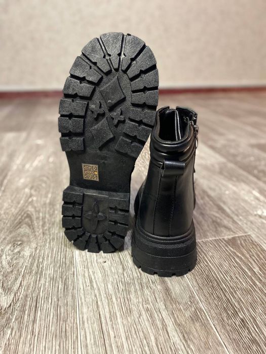 Демисезонные женские ботинки
